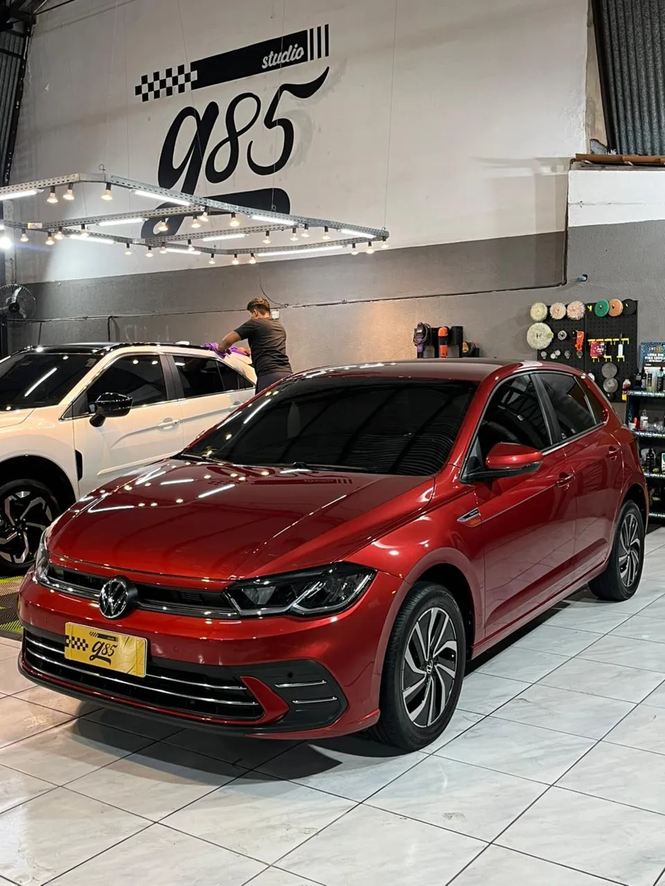 VW Polo vermelho com proteção premium
