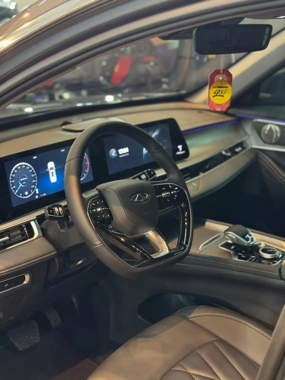 Interior Tiggo 8 Pro com PPF no painel e multimídia